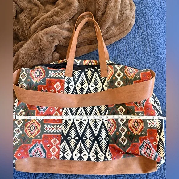 XXL Tote Bag with Brown Accents, by Twig & Arrow - Picture 8 of 8